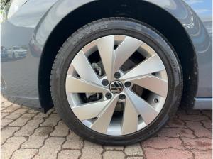 Volkswagen Golf VIII 1.5 eTSI Style DSG LED AHK ACC