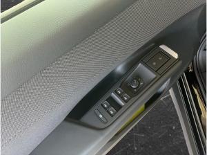 Volkswagen T-Roc 1.5 eTSI DSG Life  Navi RFK LED 17 Zoll