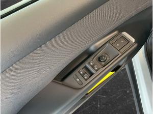 Volkswagen T-Roc 1.5 eTSI DSG Life  LED Navi RFK 17 Zoll