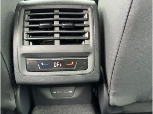 Volkswagen Golf VIII Variant 1.5 eTSI Style DSG Rear View AppConnect
