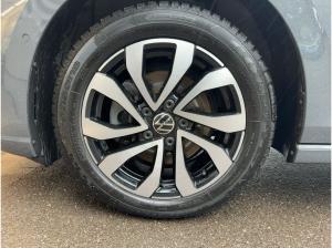 Volkswagen Golf VIII 1.0 eTSI Active DSG Ganzjahresreifen