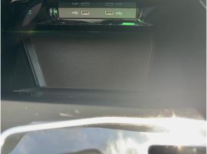Volkswagen Golf VIII 1.5 eTSI Style DSG Navi Sitzhzg LED