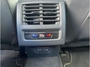 Volkswagen Golf VIII 1.5 eTSI Style DSG Navi Sitzhzg LED