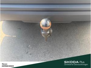 Skoda Karoq TOUR TSI DSG AHK NAVI SITZHEIZUNG EINPARKHILFE LED