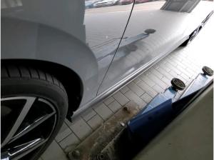 Volkswagen Golf VIII 2.0 TSI DSG GTI DAB+ ACC BlackStyle IQLight LED-Matrix Lederpaket Navi Pano RearView KeylessAcc