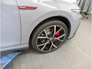 Volkswagen Golf VIII 2.0 TSI DSG GTI DAB+ ACC BlackStyle IQLight LED-Matrix Lederpaket Navi Pano RearView KeylessAcc