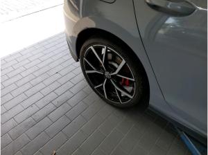 Volkswagen Golf VIII 2.0 TSI DSG GTI DAB+ ACC BlackStyle IQLight LED-Matrix Lederpaket Navi Pano RearView KeylessAcc