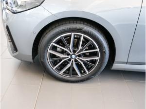 BMW 220 220i Active Tourer M Sport + DA+ + PA+ + AHK + PANO + ADAP LED + HUD + UVM