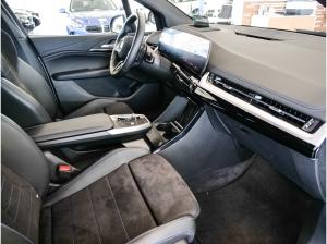 BMW 220 220i Active Tourer M Sport + DA+ + PA+ + AHK + PANO + ADAP LED + HUD + UVM