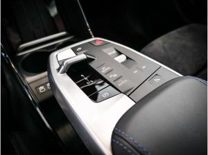 BMW 220 220i Active Tourer M Sport + DA+ + PA+ + AHK + PANO + ADAP LED + HUD + UVM