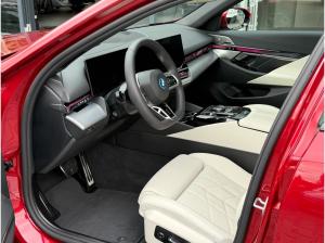 BMW 550 e xDrive Touring M Sport //Stop&Go B&W Pano