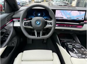 BMW 550 e xDrive Touring M Sport //Stop&Go B&W Pano