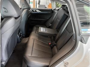 BMW i4 eDrive35 DA + ACC + Glasdach + 17