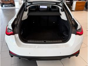 BMW i4 eDrive35 DA + ACC + Glasdach + 17