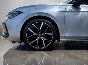 Volkswagen Passat Variant R-Line 2.0 TDI 4M +AHK+STHZ+MATRIX+
