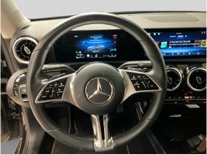 Mercedes-Benz CLA 200 Coupe NAVI/SHZ/MFL/LED *SOFORT*