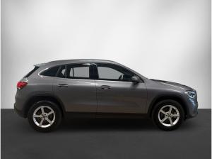 Mercedes-Benz GLA 200 NAVI/LED/SHZ/MFL *SOFORT*