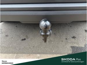 Skoda Karoq TOUR TSI DSG AHK NAVI SITZHEIZUNG EINPARKHILFE LED