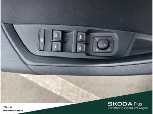 Skoda Karoq TOUR TSI DSG AHK NAVI SITZHEIZUNG EINPARKHILFE LED