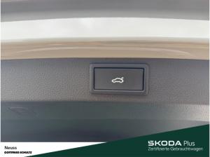 Skoda Karoq TOUR TSI DSG AHK NAVI SITZHEIZUNG EINPARKHILFE LED
