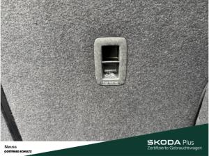 Skoda Karoq SELECTION TSI DSG NAVI SITZHEIZUNG EINPARKHILFE LED