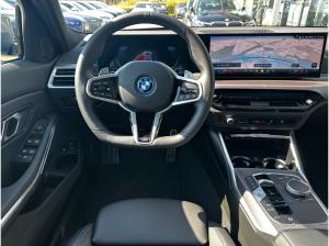 BMW 330 e xDrive M Sport //HeadUp Stop&Go Schiebedach 19 LM