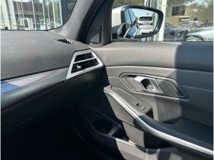 BMW 330 e xDrive M Sport //HeadUp Stop&Go Schiebedach 19 LM
