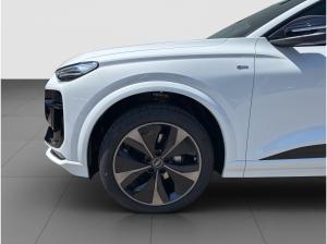 Audi Q6 e-tron quattro S line; AHK; Panorama