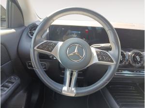 Mercedes-Benz GLA 180 NAVI/SHZ/LED *SOFORT*
