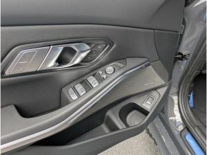 BMW M340 i xDrive Touring Black Package