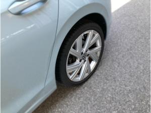Volkswagen Golf VIII STYLE 1.5TSI ACC.5J-G.STHZG.KAMERA.NAVI+VC.HUD.LED.APP-C.LKRD-HZG