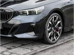 BMW 540 540d xDrive Touring * M Sportpaket * Panorama Glasdach * Lenkradheizung * Integral-Aktivlenkung * Bo