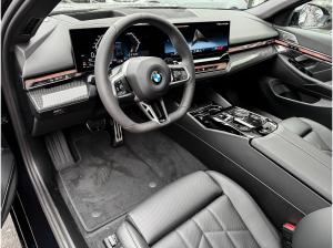 BMW 540 540d xDrive Touring * M Sportpaket * Panorama Glasdach * Lenkradheizung * Integral-Aktivlenkung * Bo