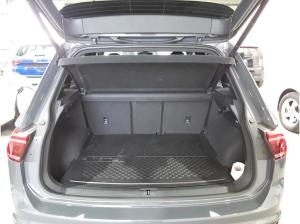 Volkswagen Tiguan R - Black-Style - AHK Kamera Pano - 8-fach bereift