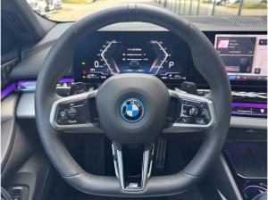 BMW 550 550e xDrive Tou M Sport AHK PANO Ad.Fahr.Pro B&W