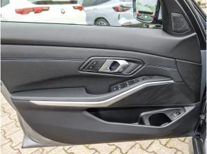 BMW 330 330i xDrive Limousine M Sport Pro HuD AHK ACC PA+ LED HiFi DAB
