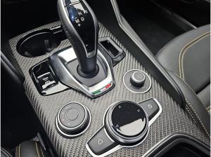 Alfa Romeo Giulia 2,9 V6 BI-TURBO QUADRIFOGLIO ORO