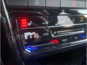 Volkswagen T-Roc STYLE BLACK 2.0TDI DSG NP.49T ACC.5J.AHK.NAVI+VC.2xPDC.LED.APP-C.SHZ