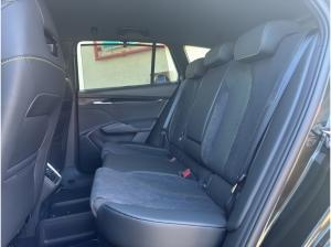Skoda ENYAQ RS 84 kWh 4x4 mit Max Paket und AHZV  Neu eingetroffen
