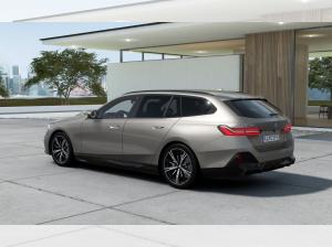 BMW i5 xDrive40 Touring - Vorführer verf. 03/2027 - (0,25%)