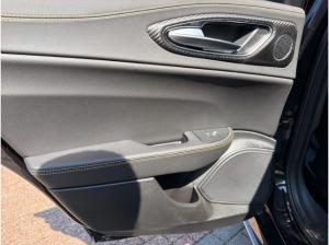 Alfa Romeo Giulia Quadrifoglio Oro -Akrapovic-Carbon Dach-