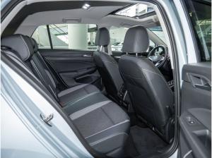 Volkswagen Golf VIII 1.5 eTSI DSG Goal Pano DCC LED+ Navi