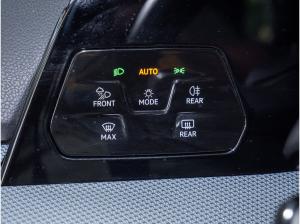 Volkswagen Golf VIII 1.5 eTSI DSG Goal Pano DCC LED+ Navi