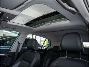 Volkswagen Golf VIII 1.5 eTSI DSG Goal Pano DCC LED+ Navi