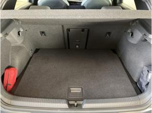 Volkswagen Golf VIII 1.5 eTSI R-Line *ACC*DSG*SHZ*APP*