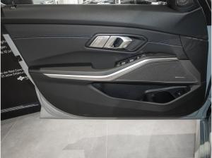 BMW 320 320d M Sport HUD PANO ACC AHK 360°KAM RFK NAVI