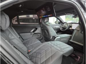 BMW i7 50 xDrive M Sport Pro || Executive Theatre SkyLounge
