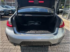 BMW 330 e xDrive M Sport //HeadUp Stop&Go Schiebedach 19 LM