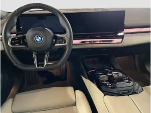 BMW i5 eDrive40 Touring M Sport AHK LiveCockpitProf **inkl. Winterräder**