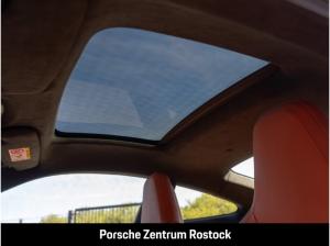 Porsche 992 911 Carrera 4 GTS
